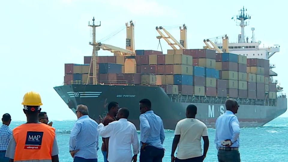 Mogadishu port, Deal